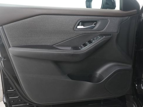 Used 2021 Nissan Rogue SV image 19