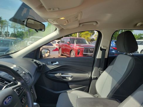 Used 2017 Ford Escape SE image 22