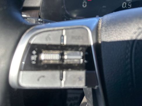 Used 2024 Kia Telluride EX w/ EX Captain's Chair Package image 23