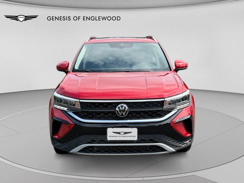 Used 2022 Volkswagen Taos SE w/ Panoramic Sunroof Package AWD/4WD image 2