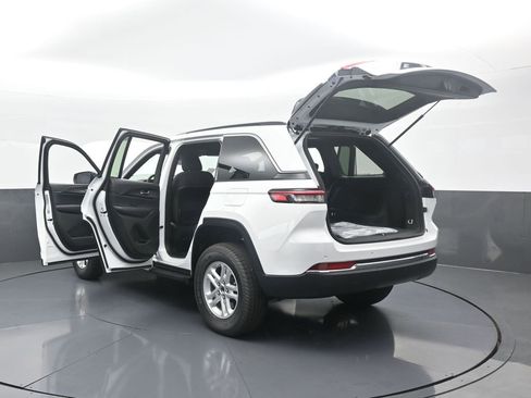 Used 2025 Jeep Grand Cherokee Laredo image 69