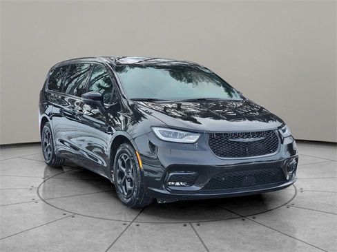 Certified 2023 Chrysler Pacifica Touring-L w/ S Appearance Package image 13