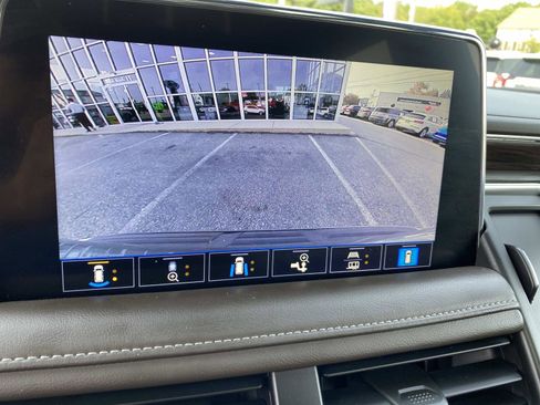 Used 2021 Chevrolet Suburban Z71 w/ Luxury Package image 15