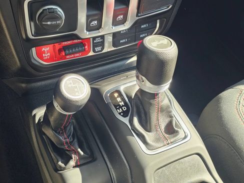 Used 2021 Jeep Wrangler Rubicon AWD/4WD image 29