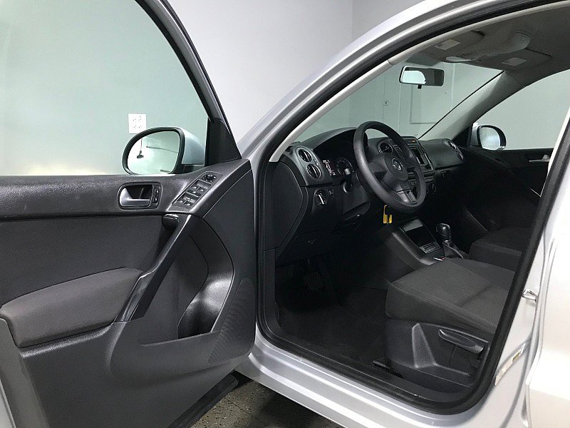 Used 2017 Volkswagen Tiguan Limited w/ Alloy Wheels Package AWD/4WD image 9