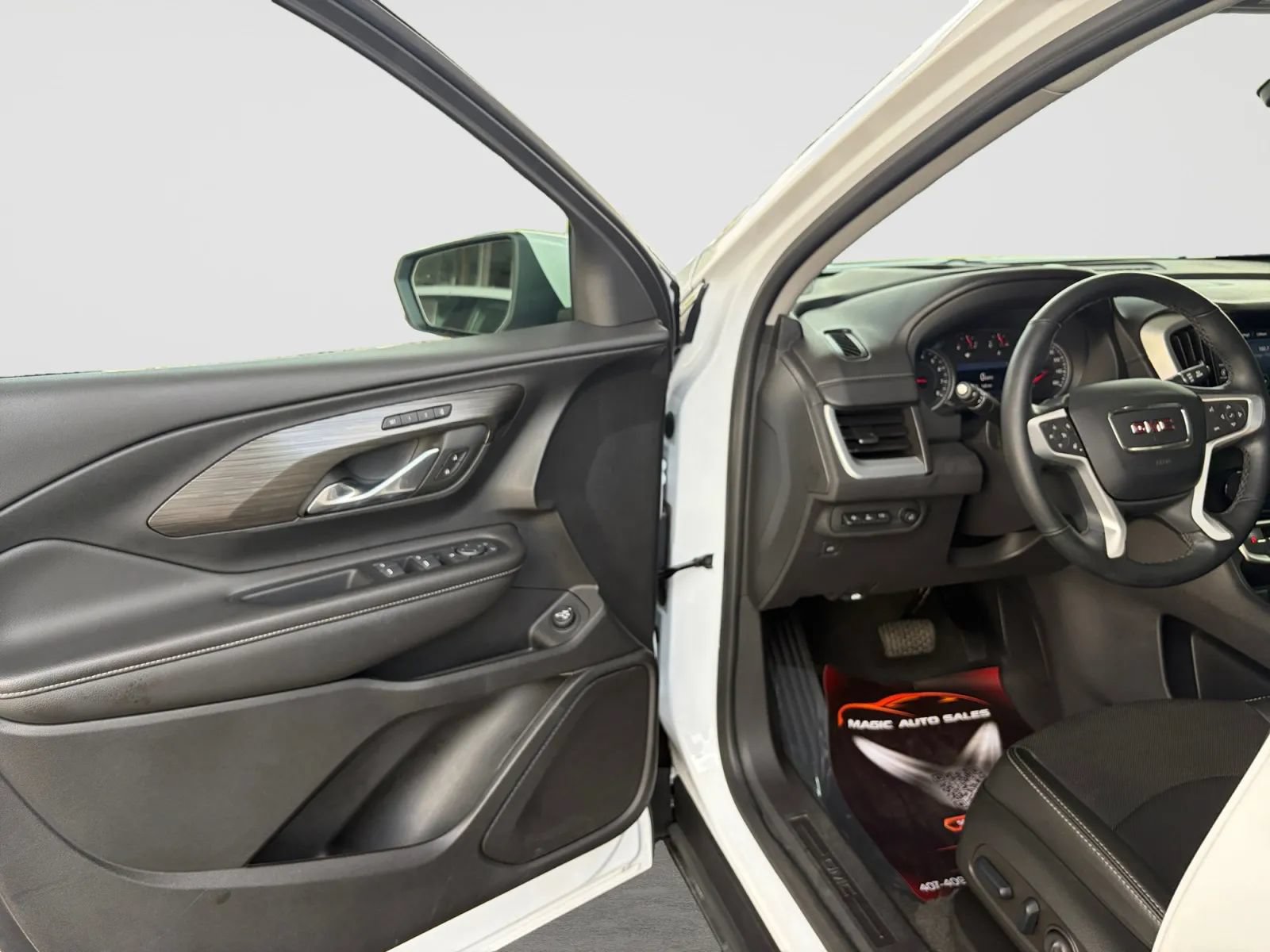 Used 2023 GMC Terrain SLT w/ Tech Package AWD/4WD image 11