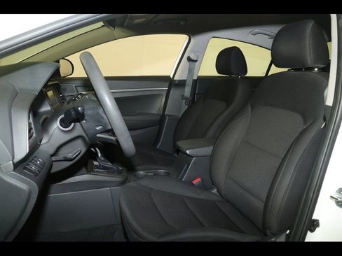 Used 2020 Hyundai Elantra SE w/ Cargo Package (C1) image 13