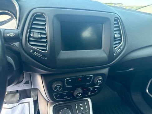 Used 2019 Jeep Compass Latitude AWD/4WD image 30