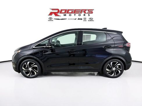 Used 2023 Chevrolet Bolt LT w/ Infotainment Package FWD image 9