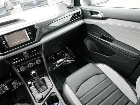 Used 2024 Volkswagen Taos SEL image 11