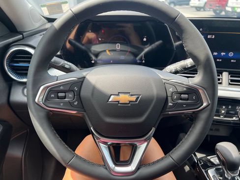 New 2026 Chevrolet Trax LT w/ LT Convenience Package FWD image 11