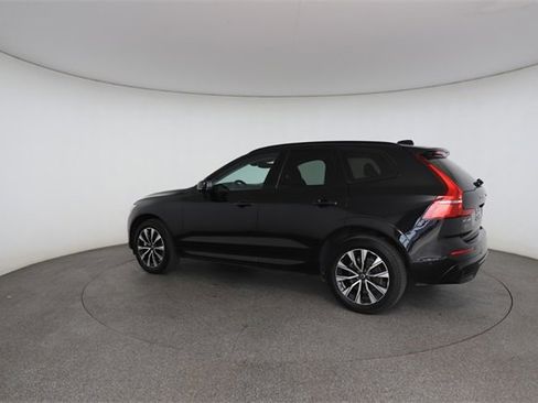 Used 2023 Volvo XC60 B5 Plus image 10