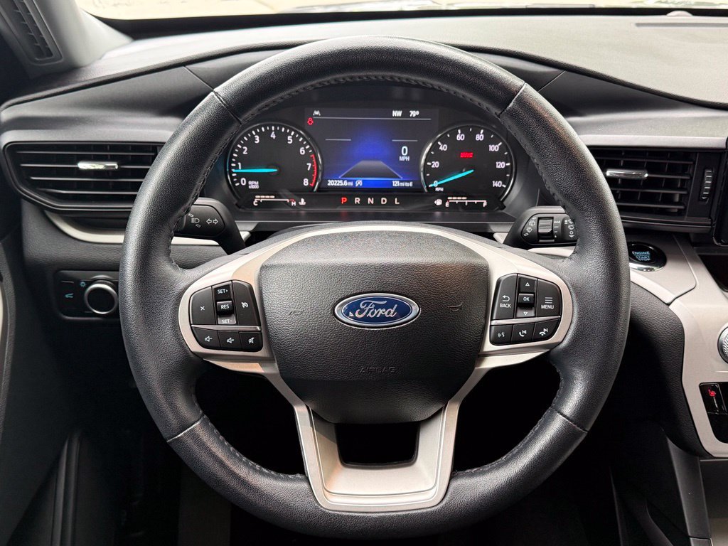 Used 2024 Ford Explorer XLT AWD/4WD image 18