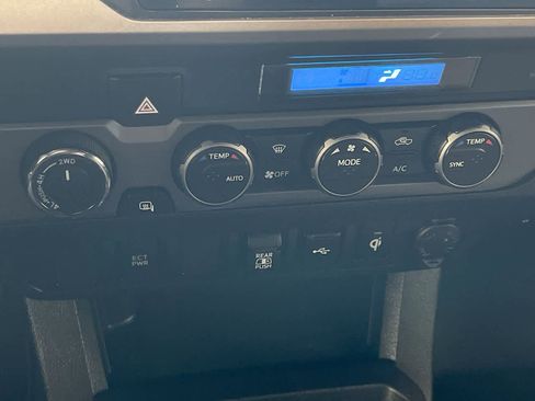 Certified 2023 Toyota Tacoma TRD Off-Road AWD/4WD image 19