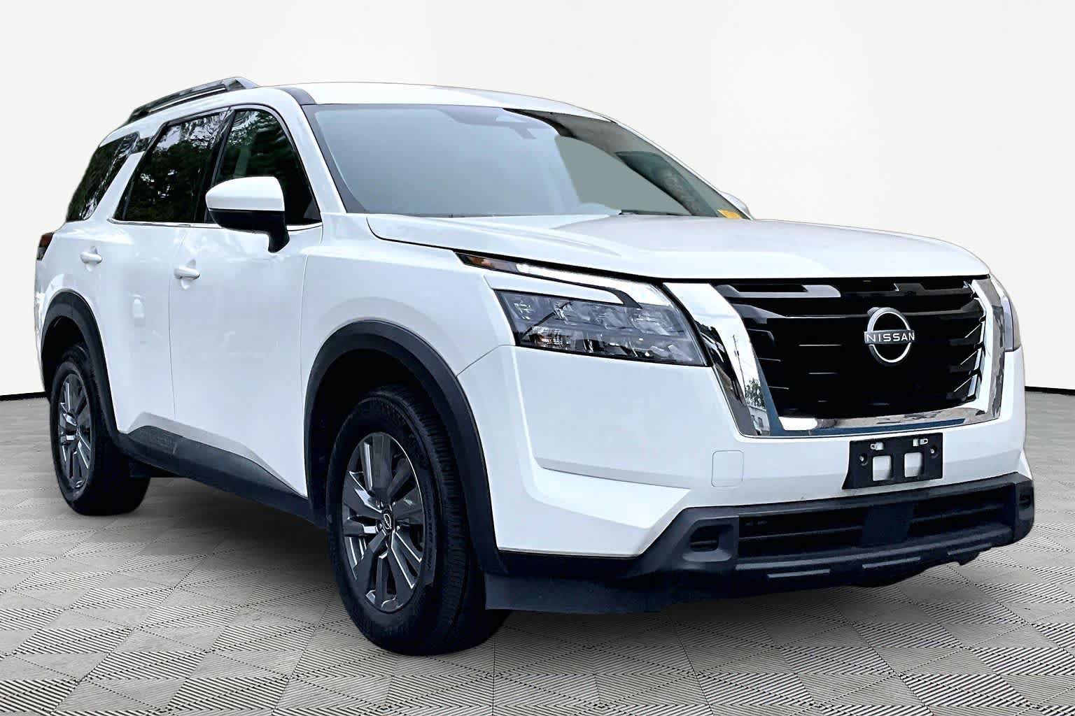 Used 2025 Nissan Pathfinder SV AWD/4WD image 3