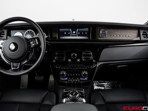 Used 2024 Rolls-Royce Phantom Sedan image 26