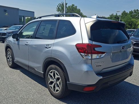 Used 2022 Subaru Forester Premium AWD/4WD image 6