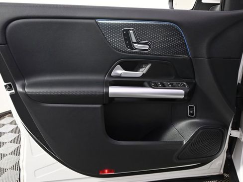 Used 2025 Mercedes-Benz GLA 250 4MATIC image 23