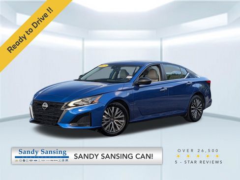 Used 2025 Nissan Altima 2.5 SV FWD image 1
