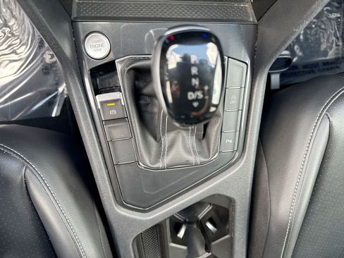 Used 2024 Volkswagen Tiguan SE R-Line FWD image 38