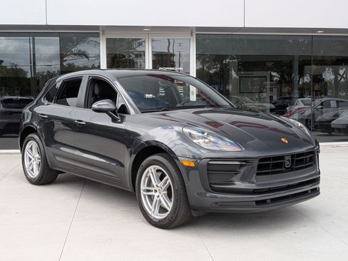 Used 2023 Porsche Macan AWD/4WD image 7
