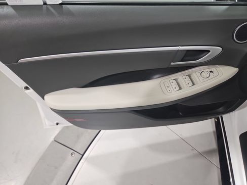 Certified 2025 Hyundai Sonata SEL AWD/4WD image 12