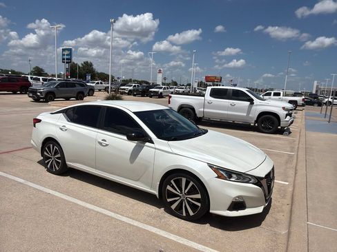 Used 2019 Nissan Altima 2.5 SR AWD/4WD image 1
