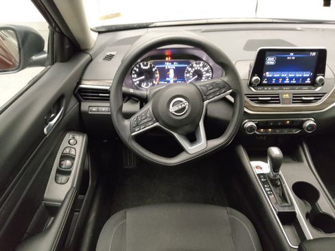 Used 2025 Nissan Altima 2.5 SV FWD image 22