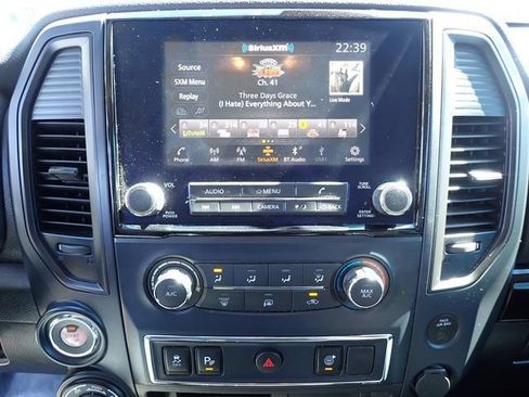 Used 2024 Nissan Titan SV AWD/4WD image 25