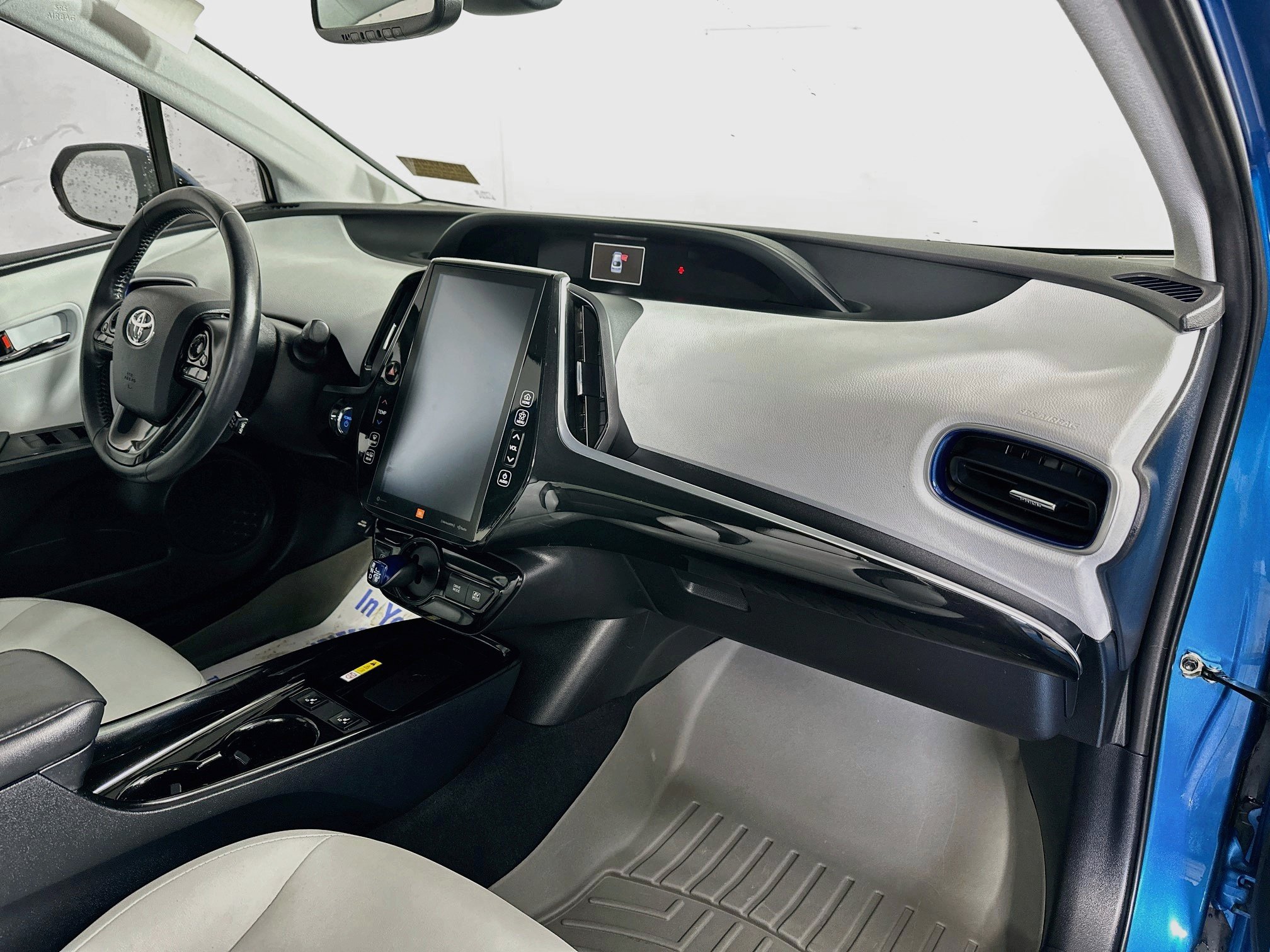 Used 2022 Toyota Prius Limited w/ Premium Convenience Package FWD image 28