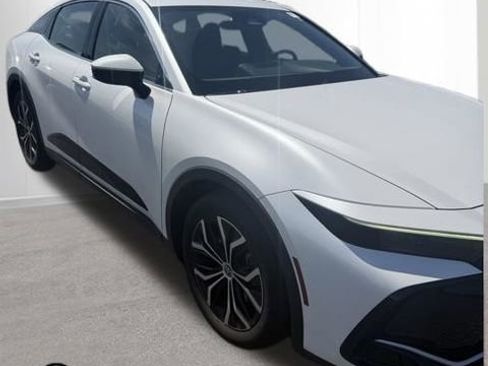 Used 2023 Toyota Crown XLE image 1