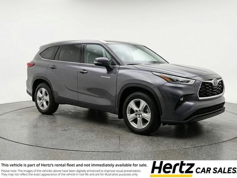 Used 2025 Toyota Highlander LE image 1