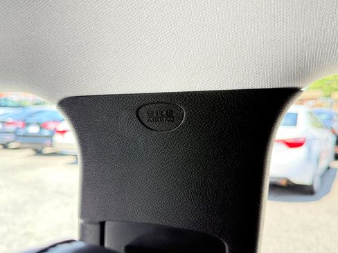 Used 2019 Jeep Cherokee Latitude Plus w/ Comfort/Convenience Group image 30