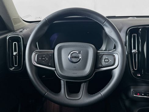 Used 2024 Volvo XC40 B5 Plus w/ Climate Package image 18