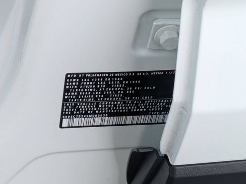Certified 2025 Volkswagen Taos SE FWD image 25