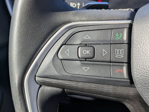 Used 2023 Jeep Grand Cherokee L Laredo image 16