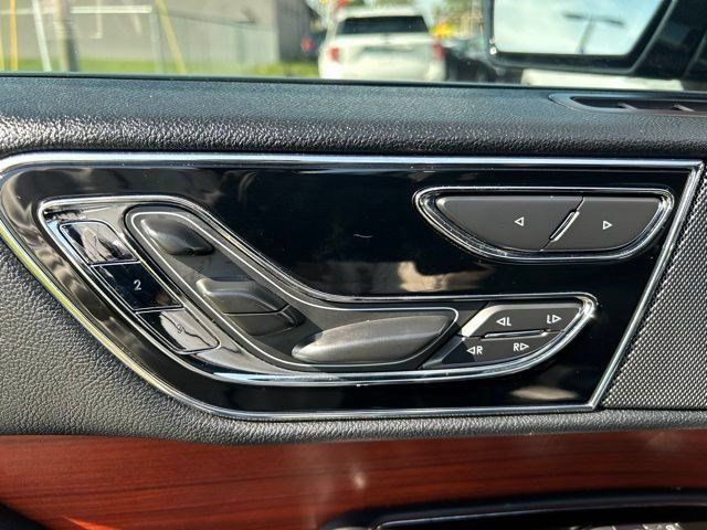 Used 2021 Lincoln Navigator L Reserve AWD/4WD image 12