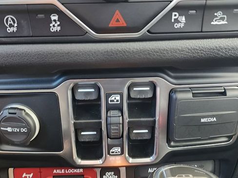 Used 2024 Jeep Gladiator Sport image 32