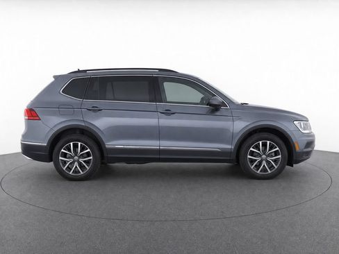 Certified 2020 Volkswagen Tiguan SE w/ Panoramic Sunroof Package AWD/4WD image 10