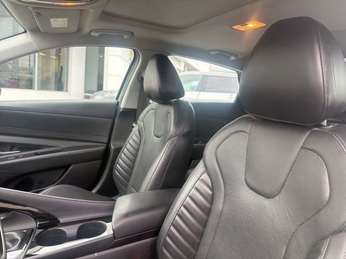 Used 2023 Hyundai Elantra Limited image 13