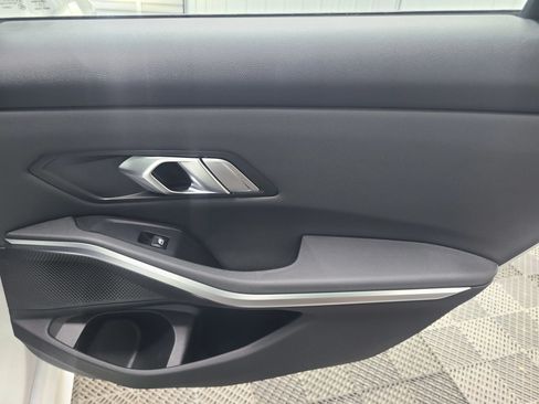 Used 2019 BMW 330i Sedan w/ M Sport Package RWD image 40