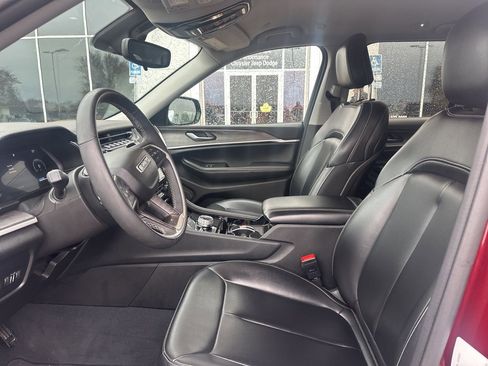 Used 2023 Jeep Grand Cherokee Limited image 13