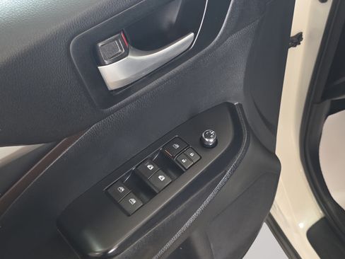 Used 2017 Toyota Highlander XLE AWD/4WD image 11