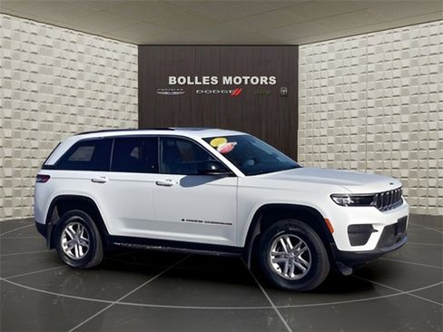 Certified 2023 Jeep Grand Cherokee Laredo w/ Luxury Tech Group I image 2