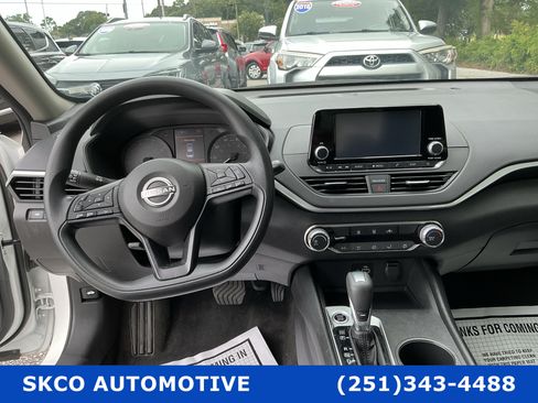 Used 2024 Nissan Altima 2.5 S FWD image 15