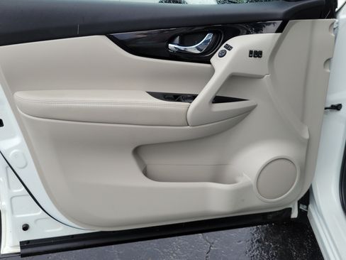 Certified 2022 Nissan Rogue Sport SL w/ Premium Package FWD image 16