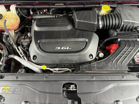 Used 2017 Chrysler Pacifica Touring FWD image 32