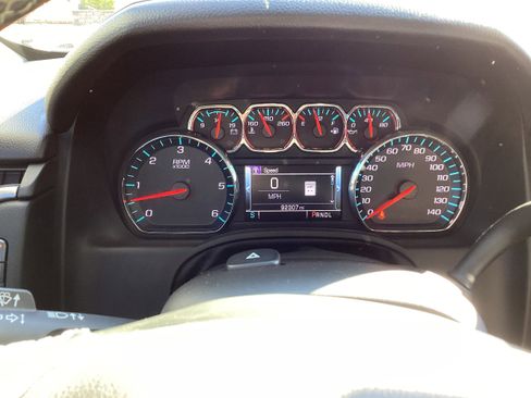 Used 2019 Chevrolet Suburban LT w/ LT Signature Package image 21