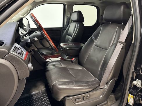 Used 2007 Cadillac Escalade AWD w/ Information Package image 24