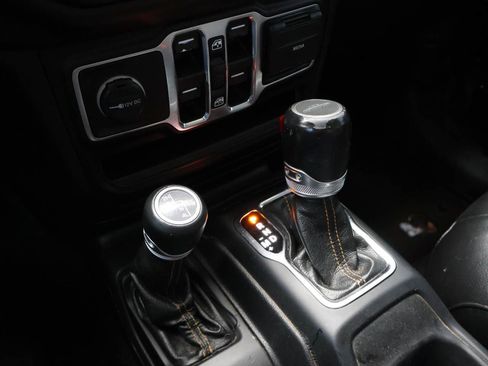 Used 2021 Jeep Gladiator Overland AWD/4WD image 13